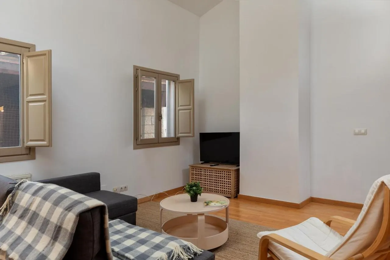 Flateli Cort Reial 7 ile iletişim